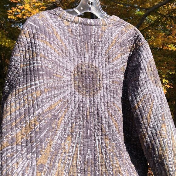 REVERSIBLE QUILTED lightweight jacket, pit to pit 24 1/2” Large Preworn - Picture 7 of 16